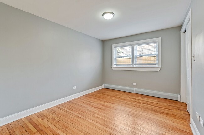 Building Photo - Beverly's Best!