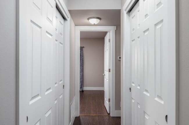 Building Photo - "Charming 2-Bed Oasis with 988 Sq Ft of Comfort in Cheyenne!"