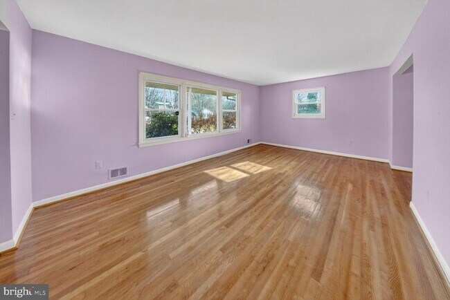 Building Photo - 2890 Balmoral Dr