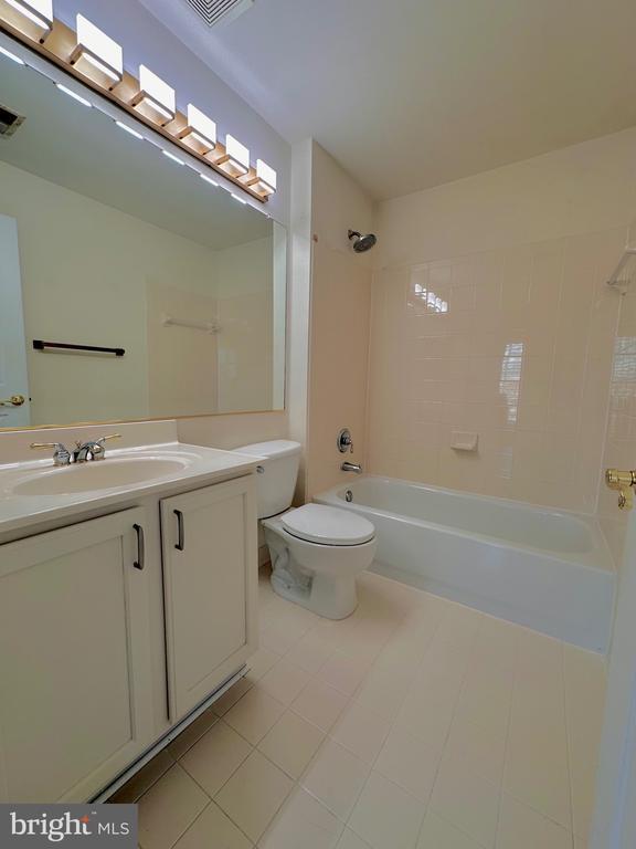 Building Photo - 21354 Shady Wood Terrace