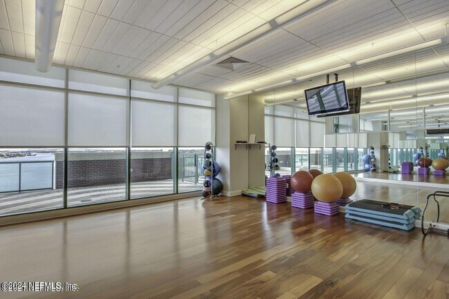 Building Photo - 1431 Riverplace Blvd