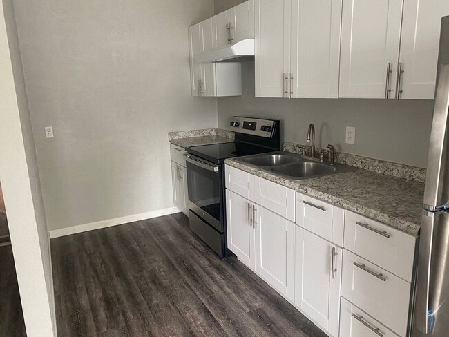 Building Photo - 945 Lincolnway East #3