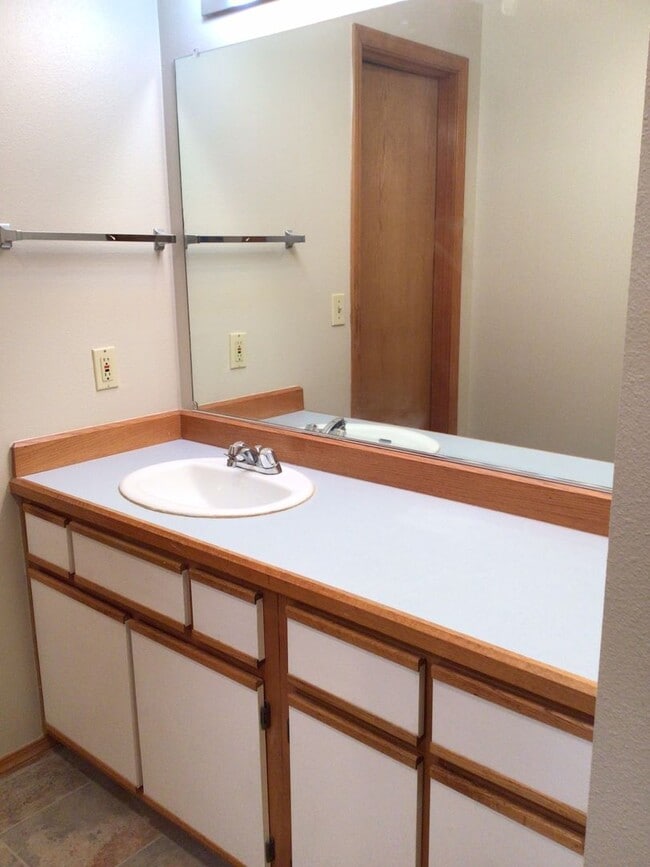 Building Photo - AVAILABLE NOW - Two Bedroom and Two Bath Duplex Unit in Bagley Downs Neighborhood