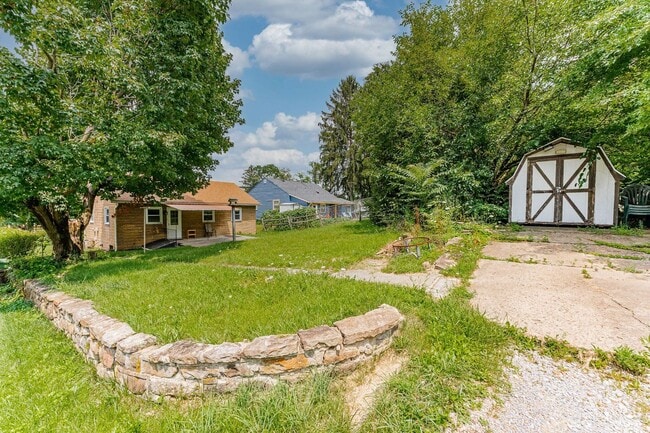 Building Photo - 500 Melrose St