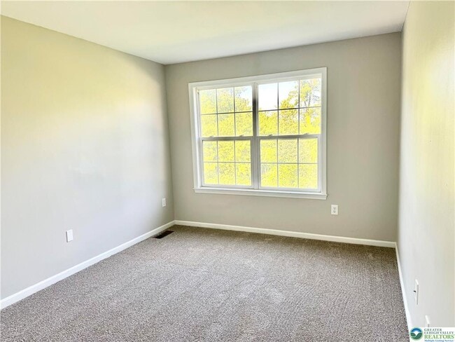 Building Photo - 288 Maple Ct