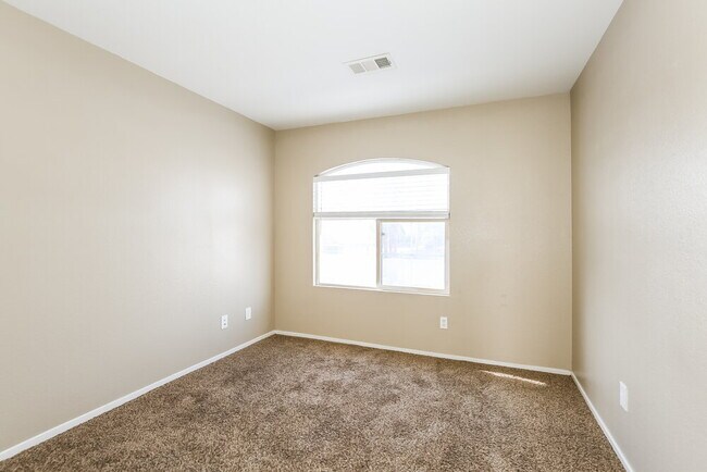 Building Photo - 3636 Beacon Point St