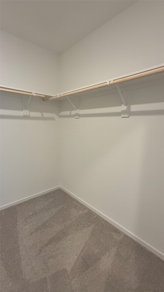 Building Photo - 327 Parkin Ct