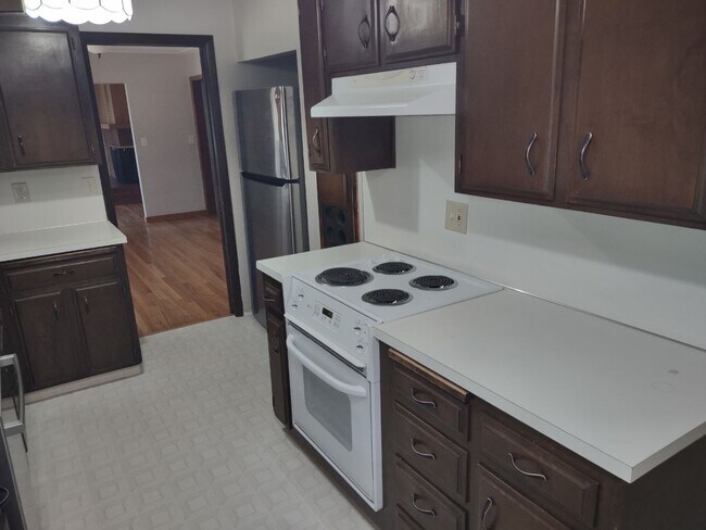 Building Photo - 1550 Corina Dr SE