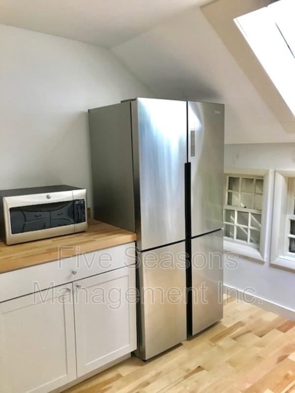 Building Photo - 392 St Paul St