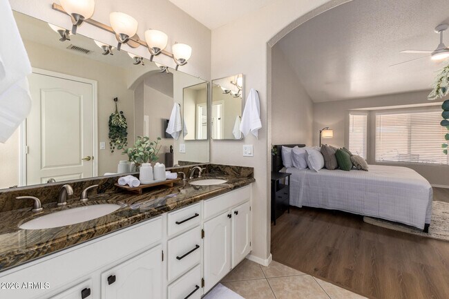 Building Photo - 6424 E Menlo St