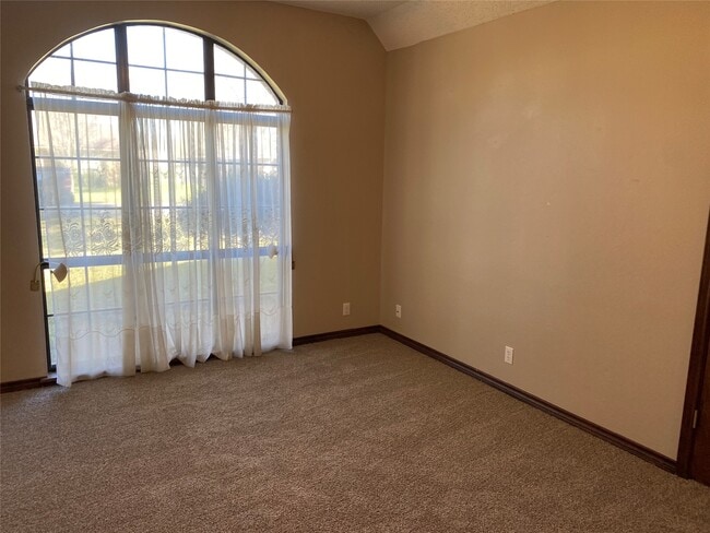 Building Photo - 301 Jansen Dr