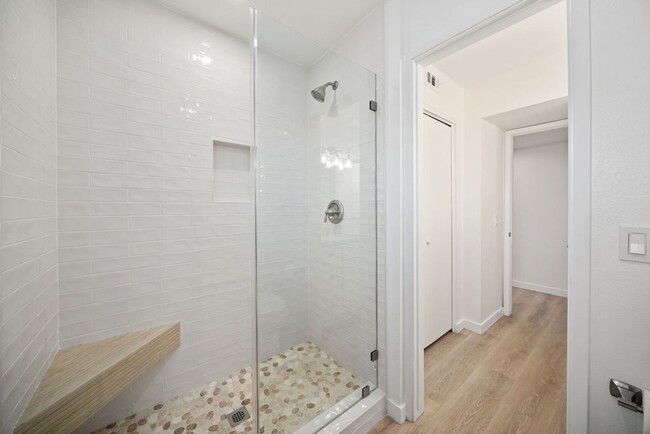 Building Photo - Fully remodeled luxury 3 bedroom 2 bathroo...