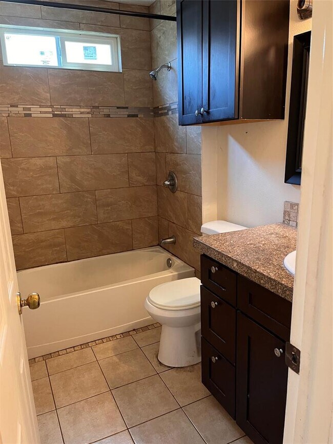 Building Photo - 5204 Village Trail