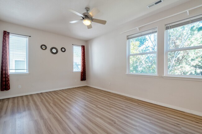 Building Photo - 5392 NW Crady Ln