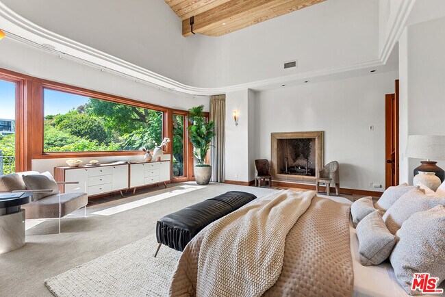 Building Photo - 1160 Shadow Hill Way