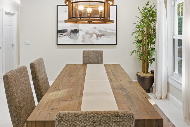 Building Photo - 1905 Meadow Ct