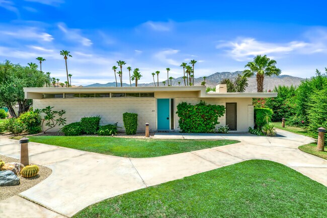 Primary Photo - 215 Desert Lakes Dr