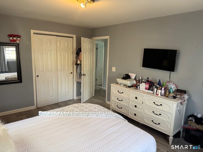 Building Photo - 524 Beechmont Ave