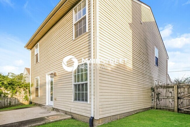 Building Photo - 3 Bedroom Pet-Friendly Home in Nashville, TN with Main Street Renewal