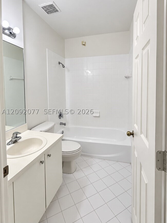Building Photo - 1555 NE 33rd Rd
