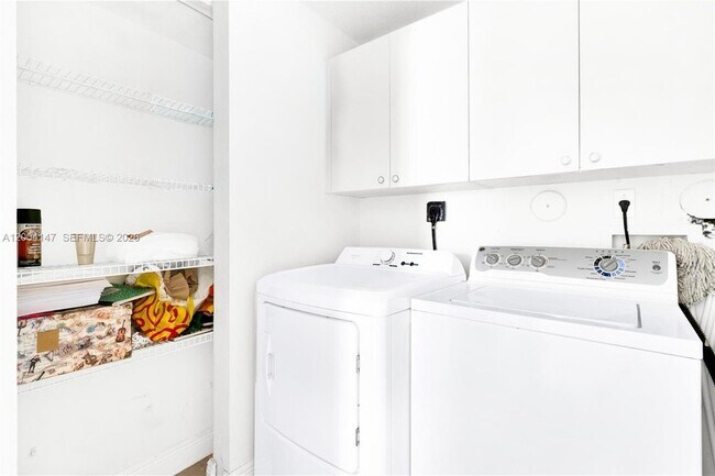 Building Photo - 10730 NW 66th St