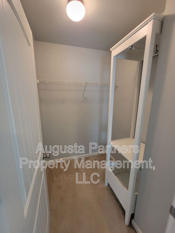 Building Photo - 325 Bellhaven Dr