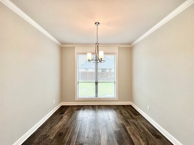 Building Photo - Available Now! Stunning 3 Bedroom 2 Bath i...