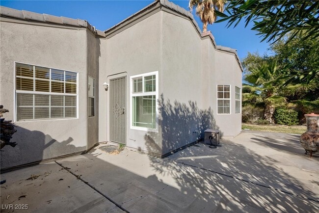 Building Photo - 2208 Ladue Dr