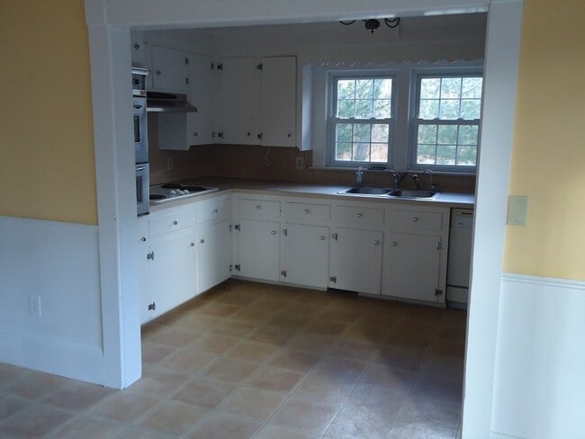 Building Photo - 21 Pine Hill Rd
