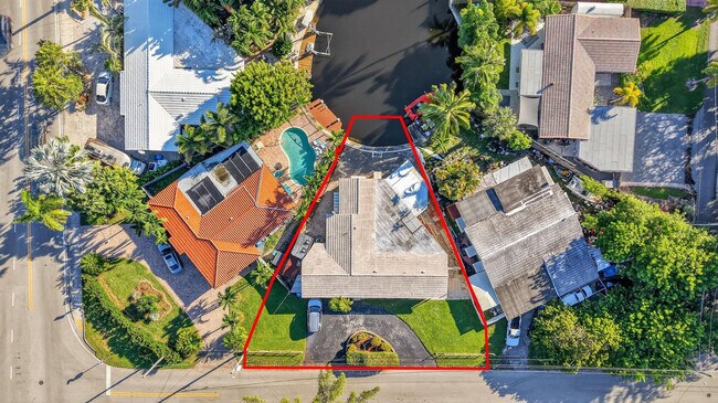 Building Photo - 1570 NE 30th Pl