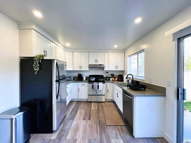 Building Photo - 4240 Camden Ave