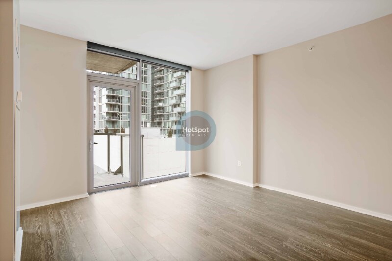 Building Photo - 120 N Desplaines St