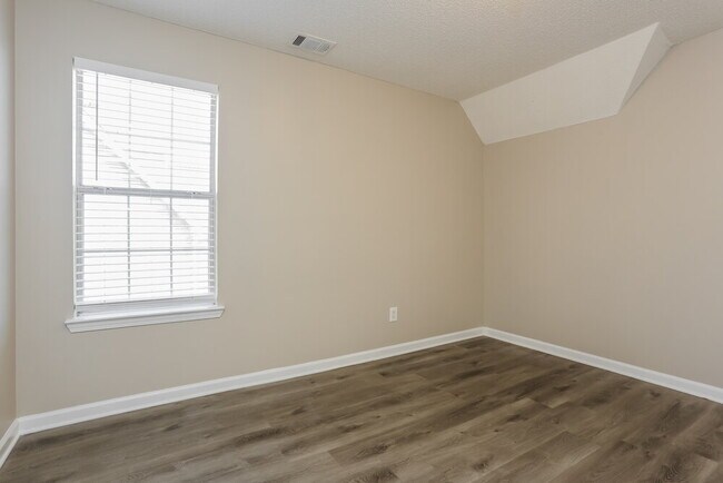 Building Photo - 3661 Colonnade Ct