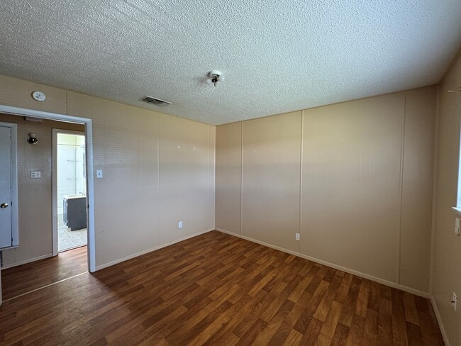 Building Photo - 806 N 10th St