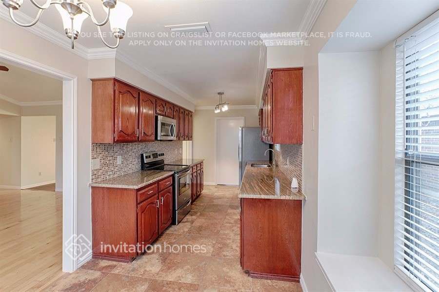 Building Photo - 1720 Brighton Dr