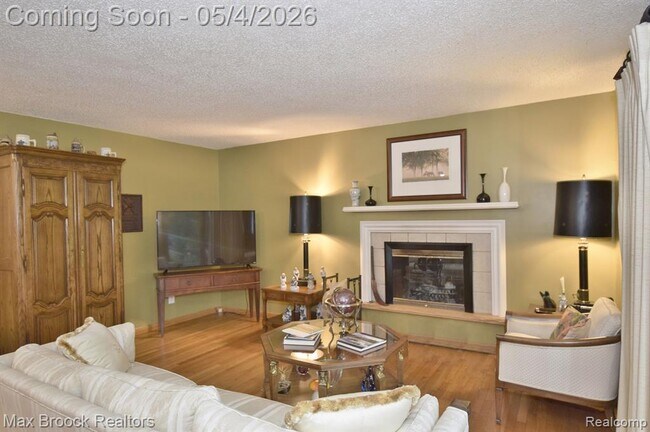 Building Photo - 2687 Heathfield Rd