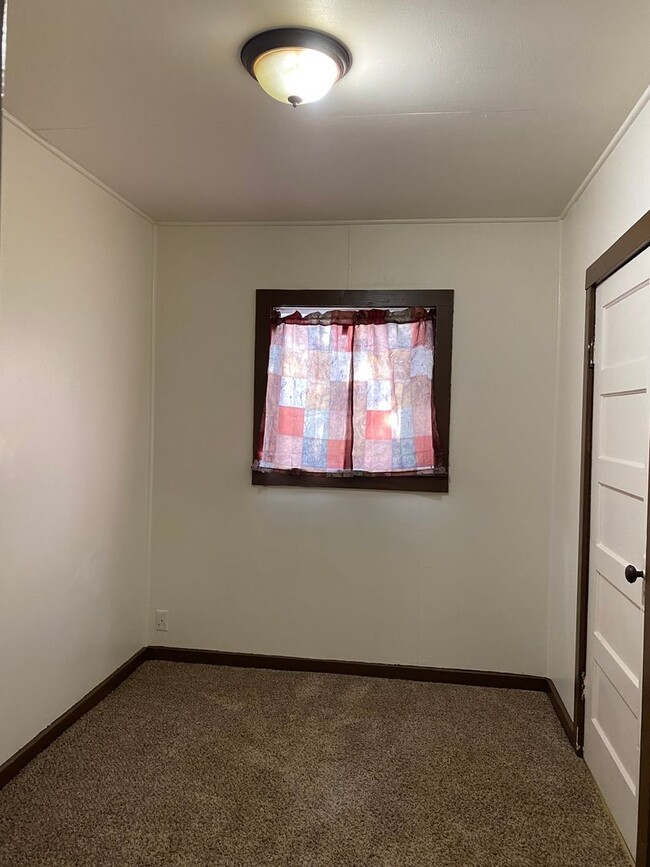 Building Photo - 1994 Esperanza Ave