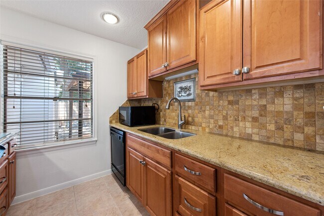 Building Photo - 1510 Afton St