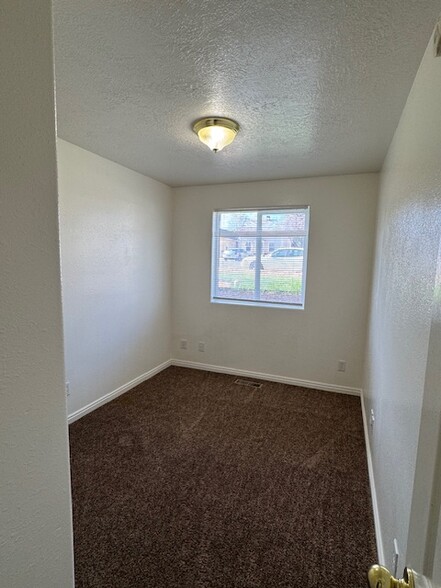 Building Photo - 281 E 170 N