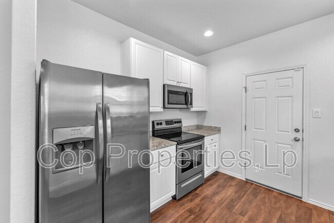 Building Photo - 7127 Mesa Cliffs
