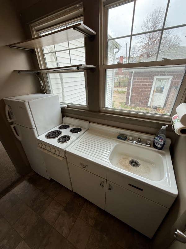 Building Photo - 1220 Valley-View Ave