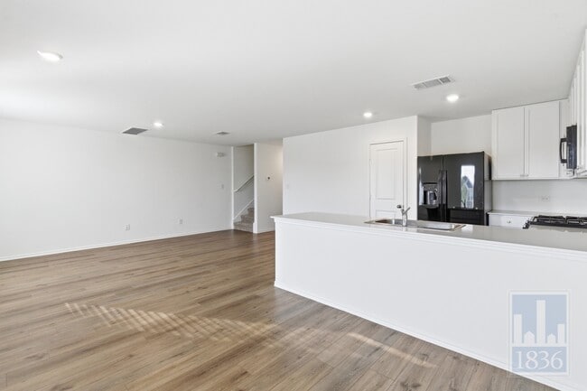 Building Photo - 2213 Cyclone Dr