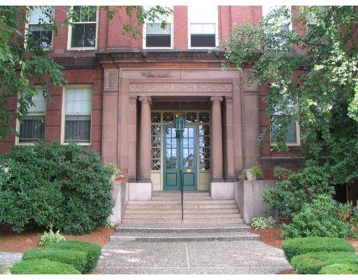 Building Photo - 48 Forest St