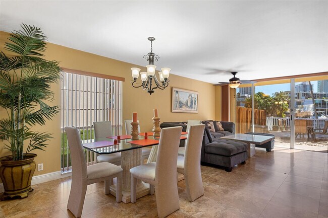 Building Photo - 822 NE 25th Ave