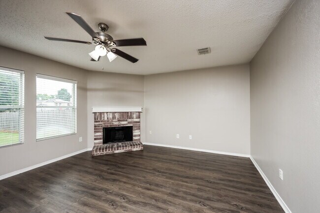 Building Photo - 1416 Daisy Dr