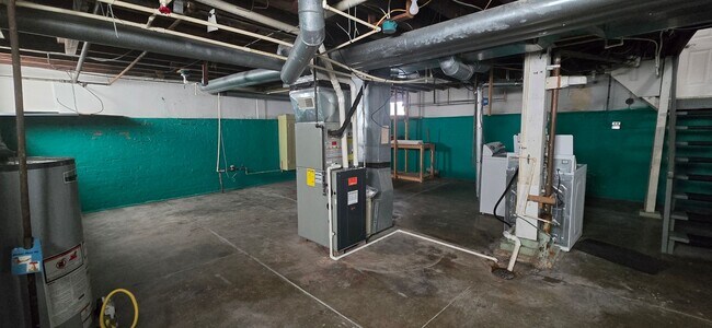 Building Photo - West End Home offering 3 Bedrooms, 1 bath!