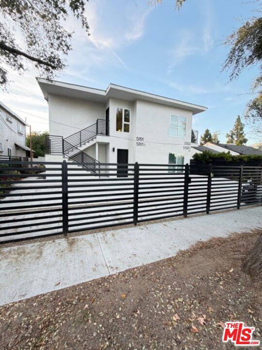 Building Photo - 5193-5193 Lindley Ave