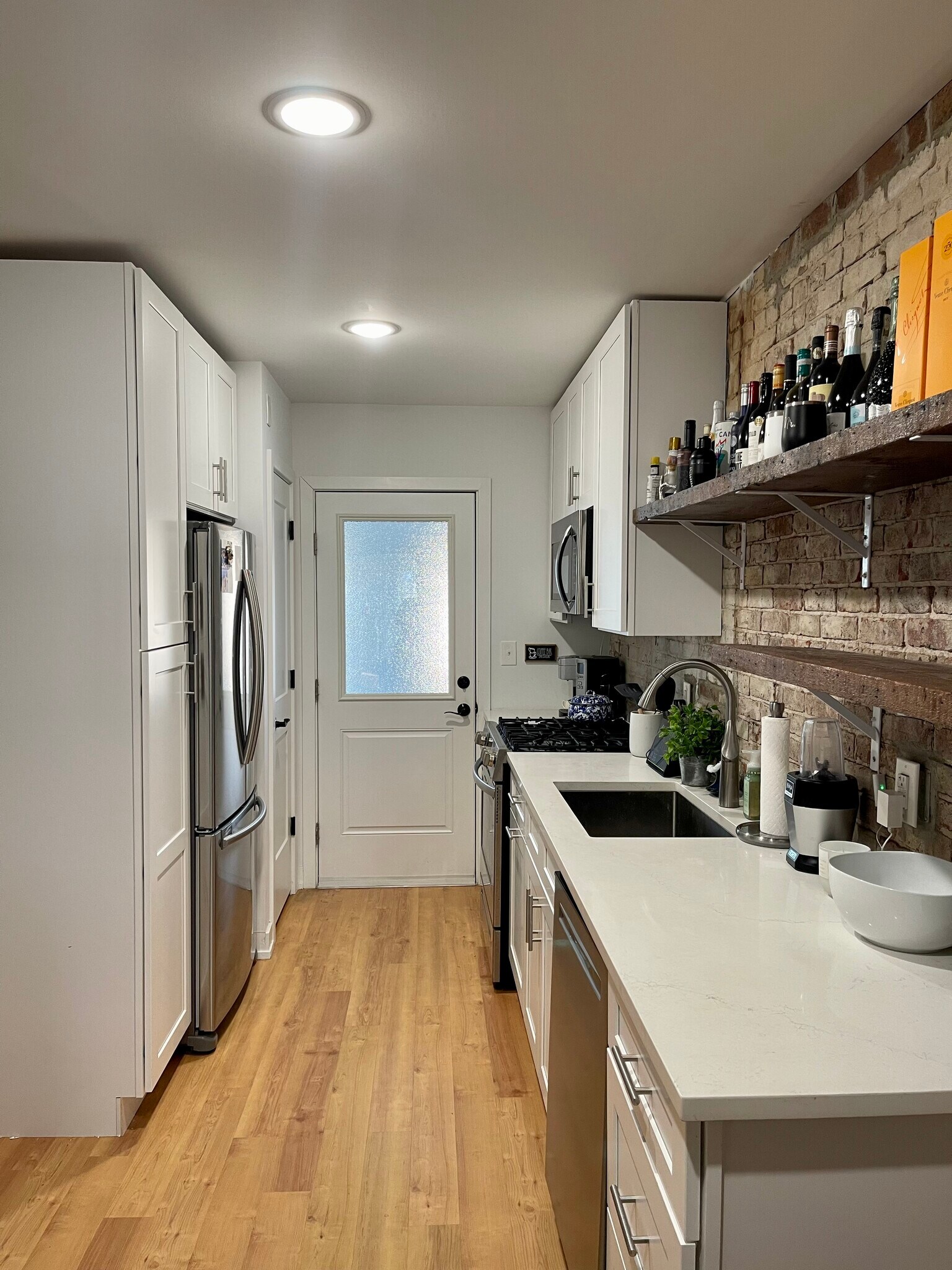 Building Photo - 809 Main St