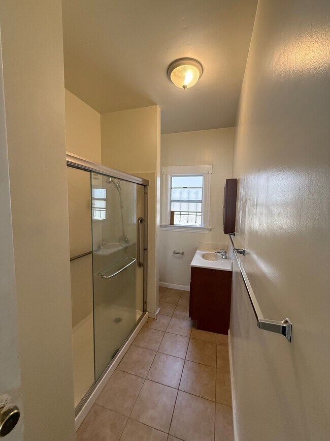 Building Photo - Lake Merrit Rental