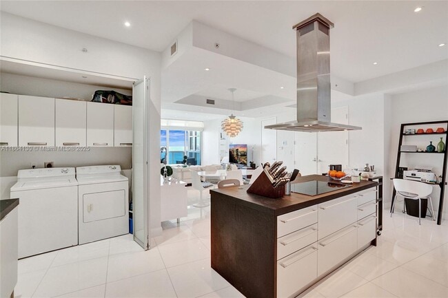 Building Photo - 18201 Collins Ave